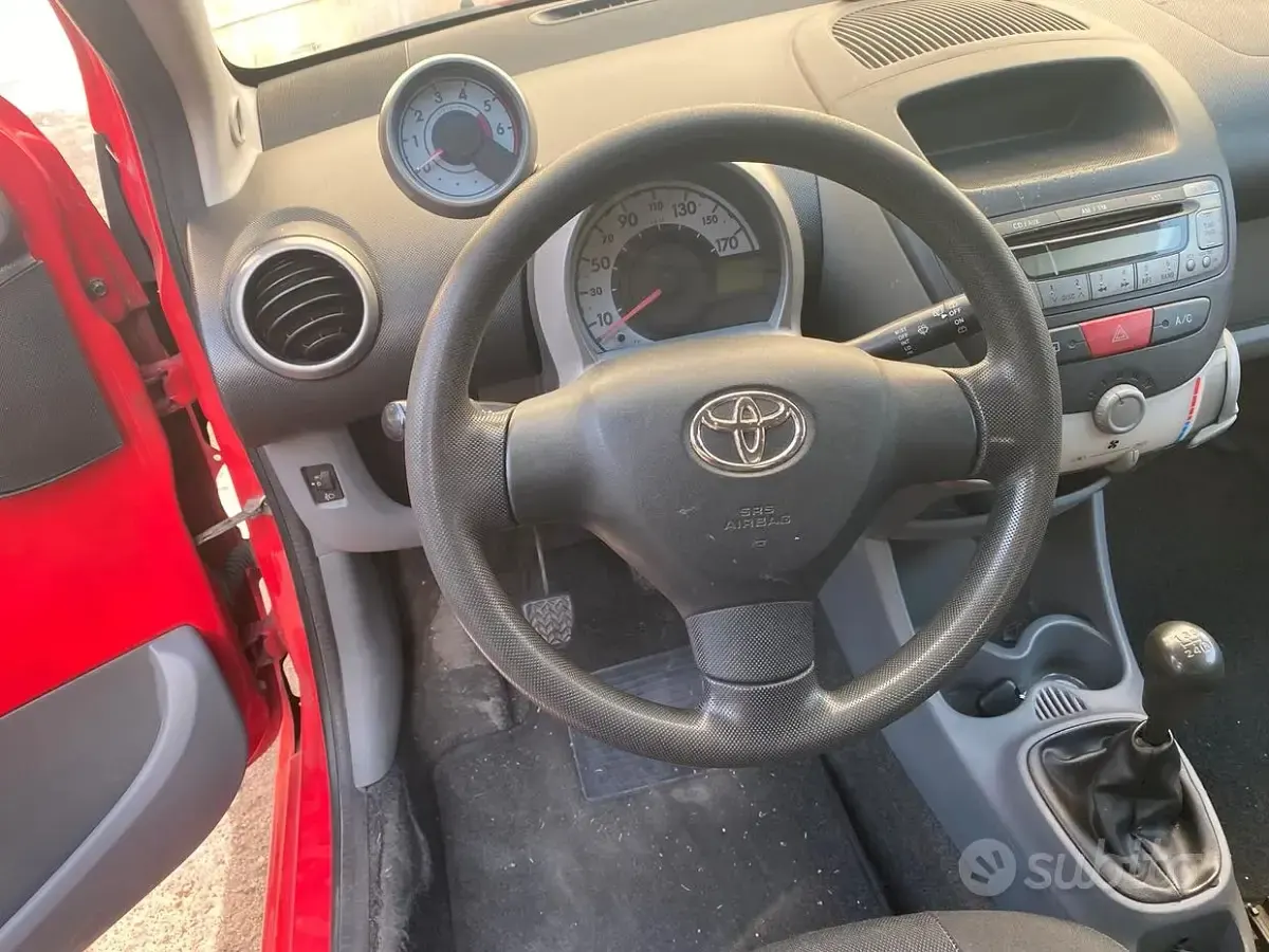 Usata Toyota Aygo 54 CV (39 kW) 2006 Rosso Utilitaria