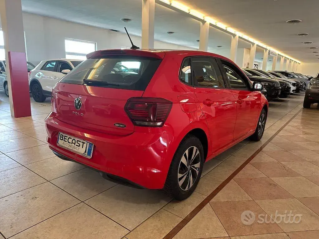 Usata VW Polo Comfortline 80 CV (58 kW) 2021 Rosso pastello Utilitaria