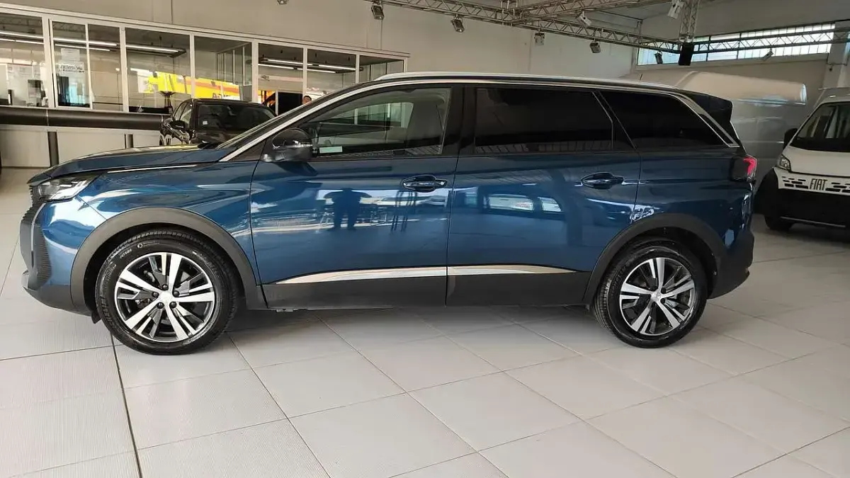 Usata Peugeot 5008 Allure 131 CV (96 kW) 2024 Blu/azzurro SUV