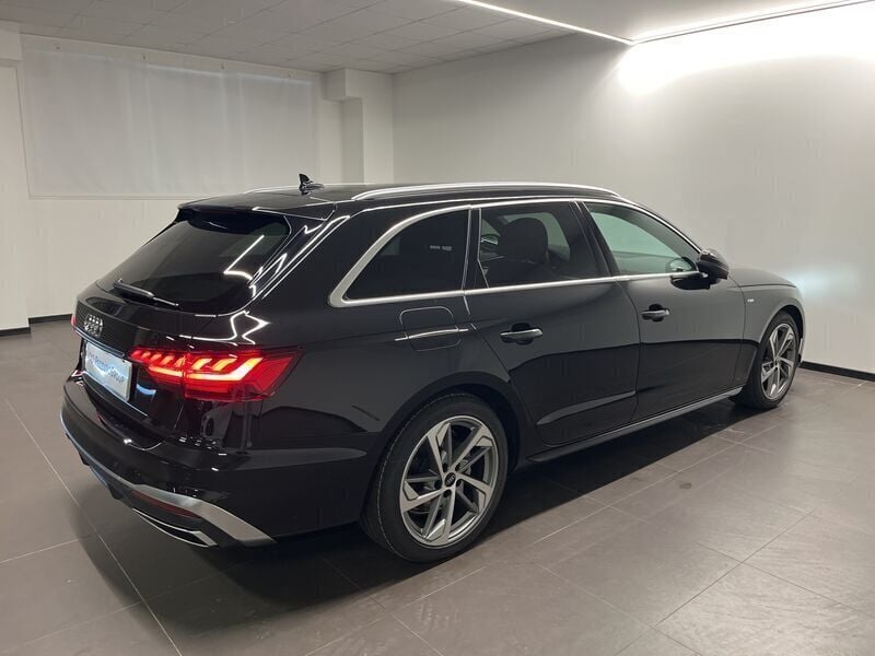 Nuevo Audi A4 Comfort 163 CV (119 kW) 2025 Negro Familiar