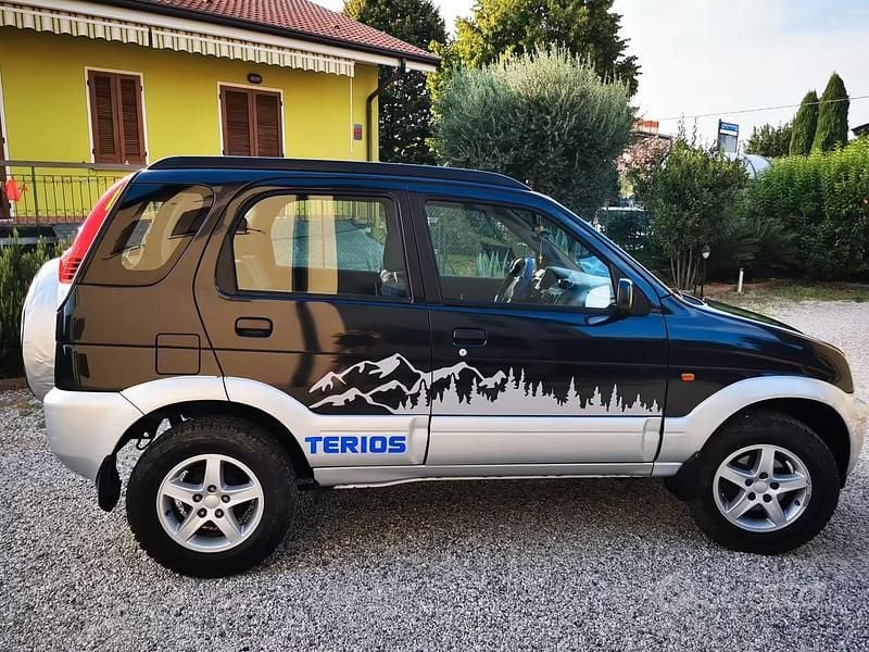 Usata Daihatsu Terios 86 CV (63 kW) 2005 Nero SUV