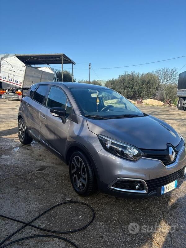 Usata 2015 Renault Captur SUV | 8200 € - Immagine 1/4