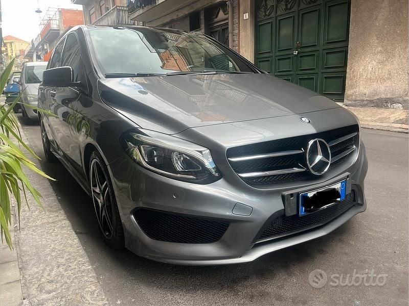 Usata Mercedes B200 2015 Grigio Monovolume
