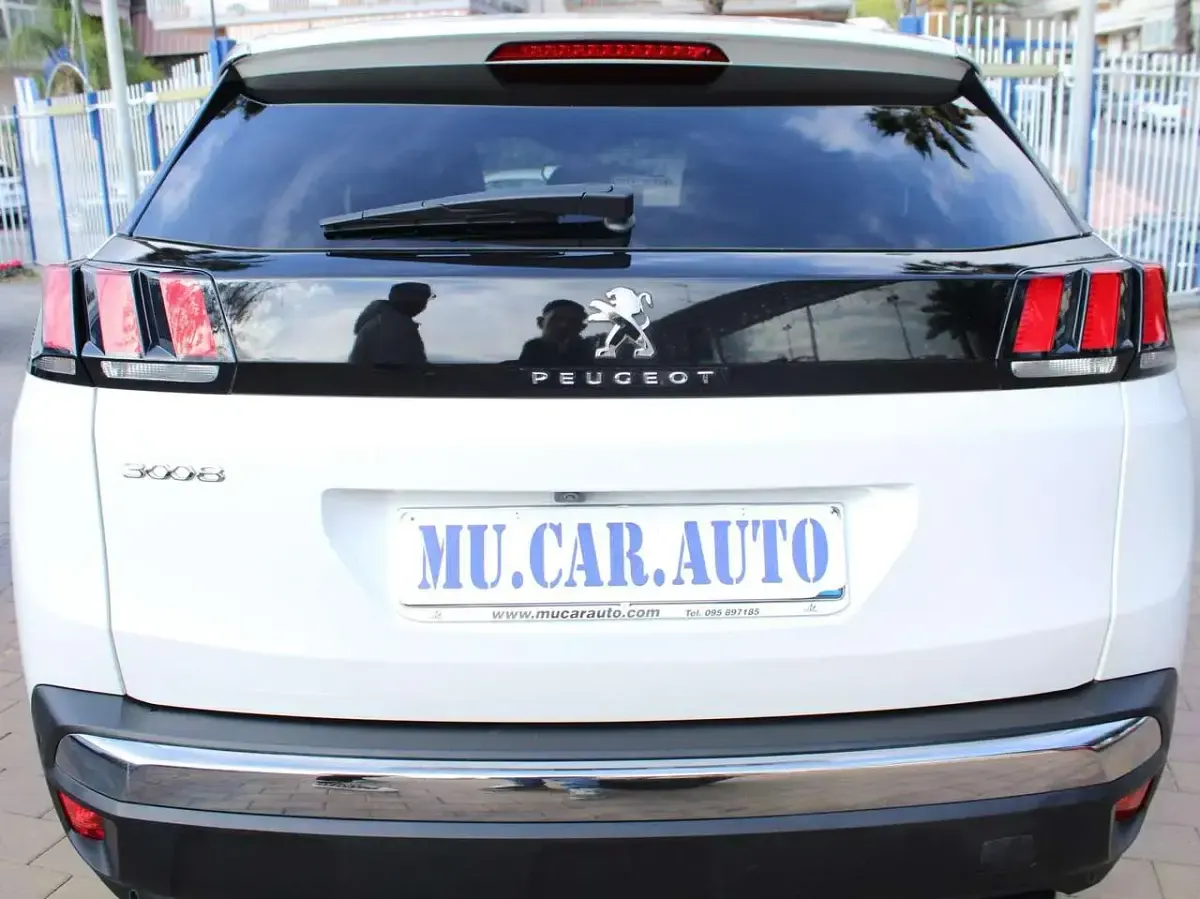 Usata Peugeot 3008 Allure 131 CV (96 kW) 2023 Bianco SUV