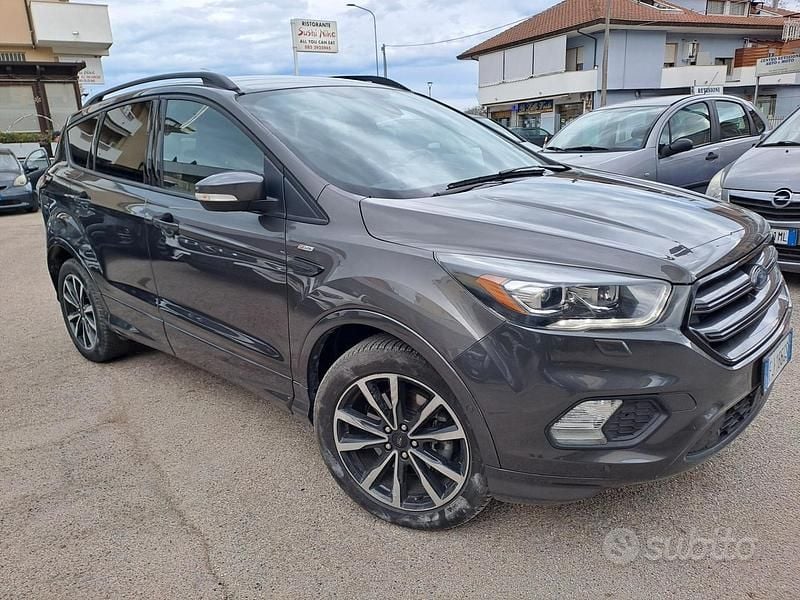 Nero Usata 2017 Ford Kuga Titanium SUV | 13.450 € (Buon prezzo) - Immagine 1/4