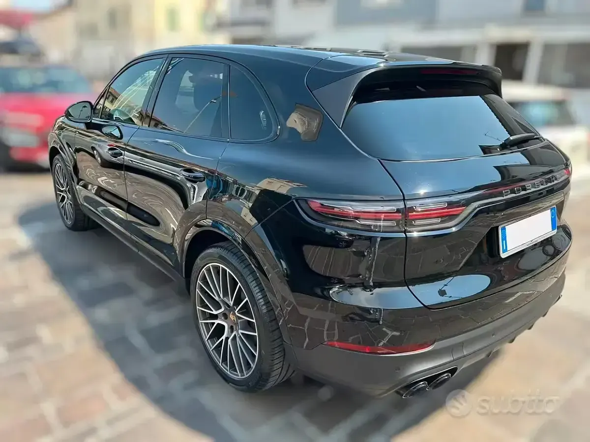 Usata Porsche Cayenne 340 CV (250 kW) 2023 Nero SUV
