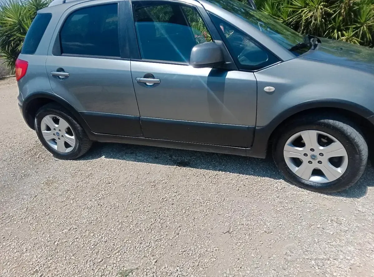 Usata Fiat Sedici 120 CV (88 kW) 2008 Grigio SUV