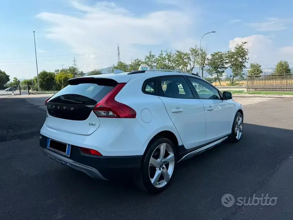 Usata Volvo V40 CC 115 CV (84 kW) 2013 Bianco Station wagon