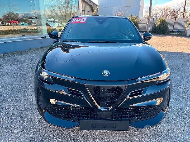 Nuova Alfa Romeo Junior 136 CV (100 kW) 2025 Nero SUV