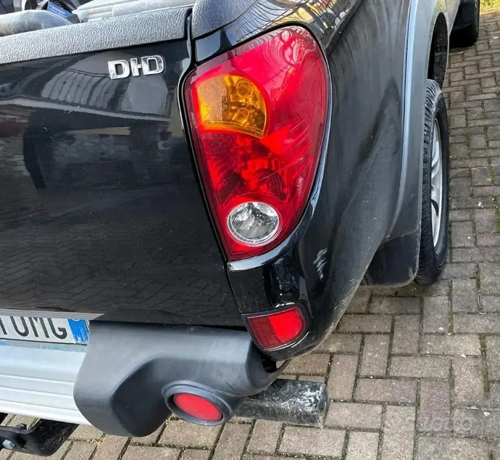 Usata Mitsubishi L200 Intense 136 CV (100 kW) 2006 Nero Pick-up