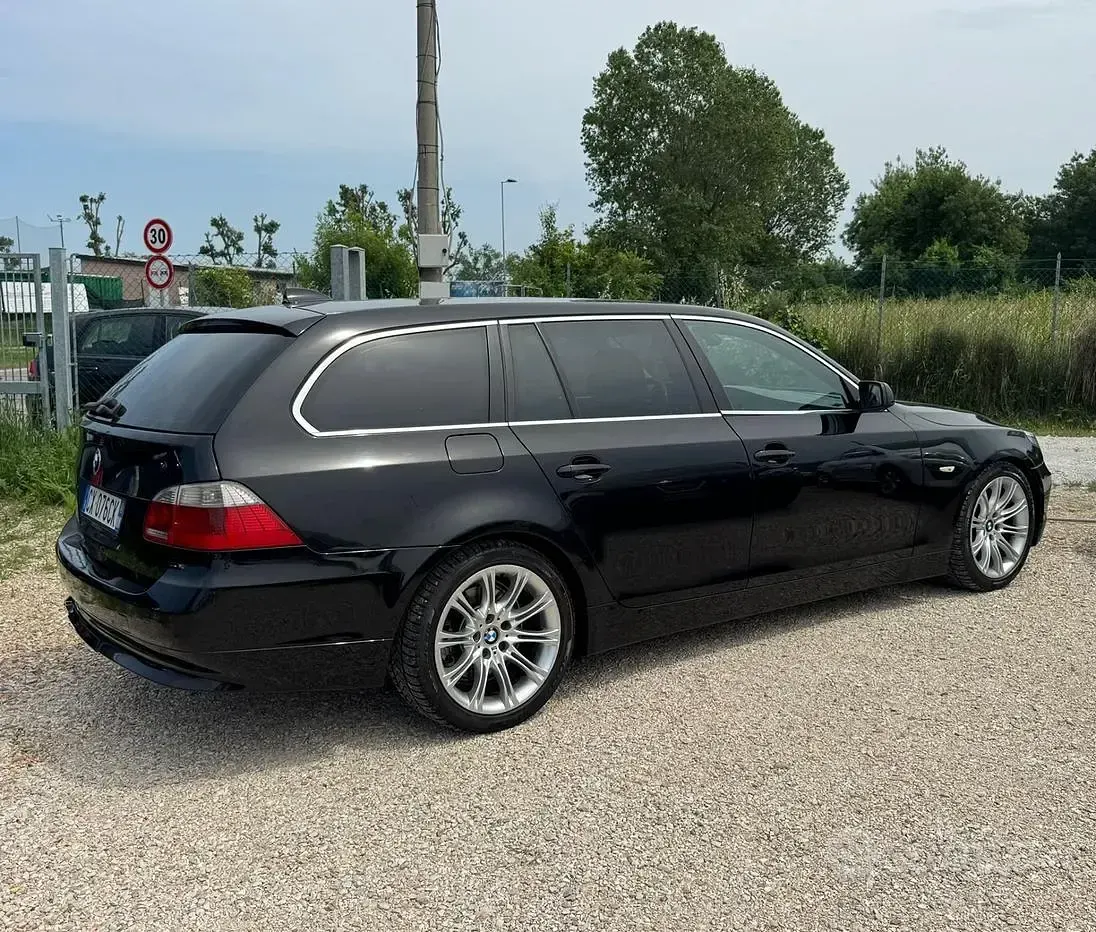Usata BMW 525 Efficient Dynamics 177 CV (130 kW) 2005 Nero Station wagon