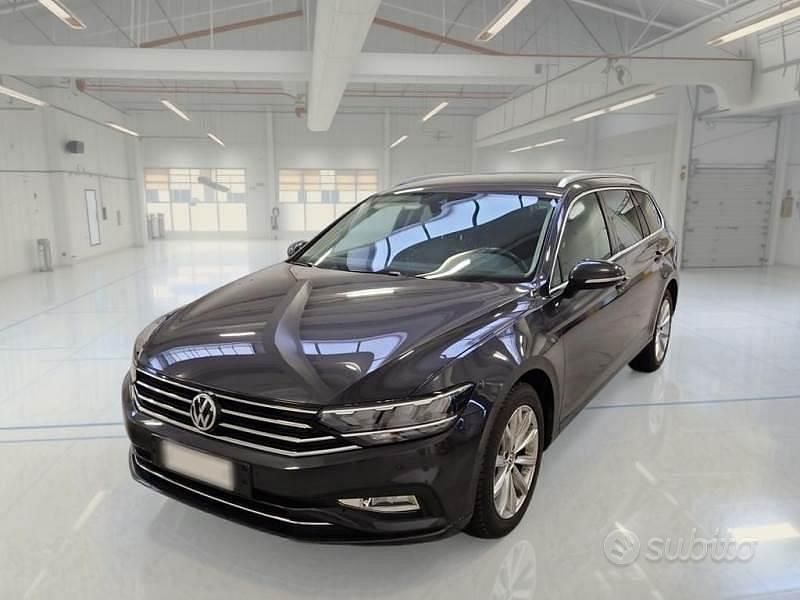 Usata VW Passat Business 120 CV (88 kW) 2020 Grigio Station wagon