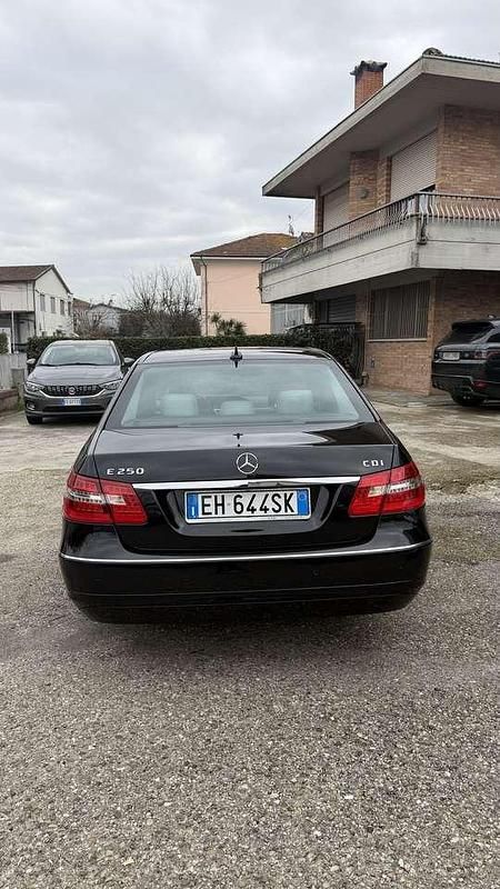 Usata Mercedes E250 Avantgarde 204 CV (150 kW) 2011 Nero Berlina