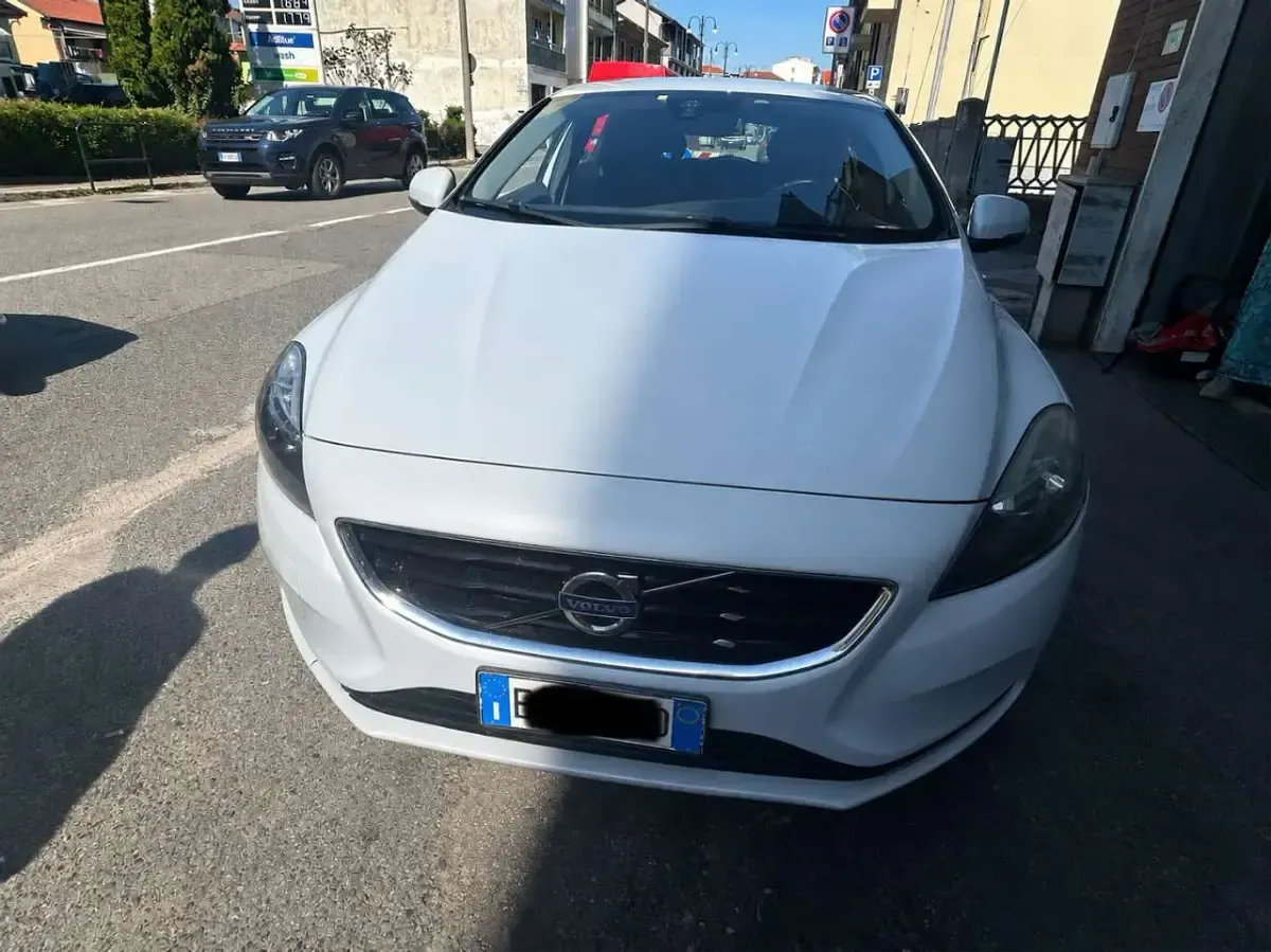 Usata Volvo V40 R-Design Momentum 150 CV (110 kW) 2013 Bronzo Berlina