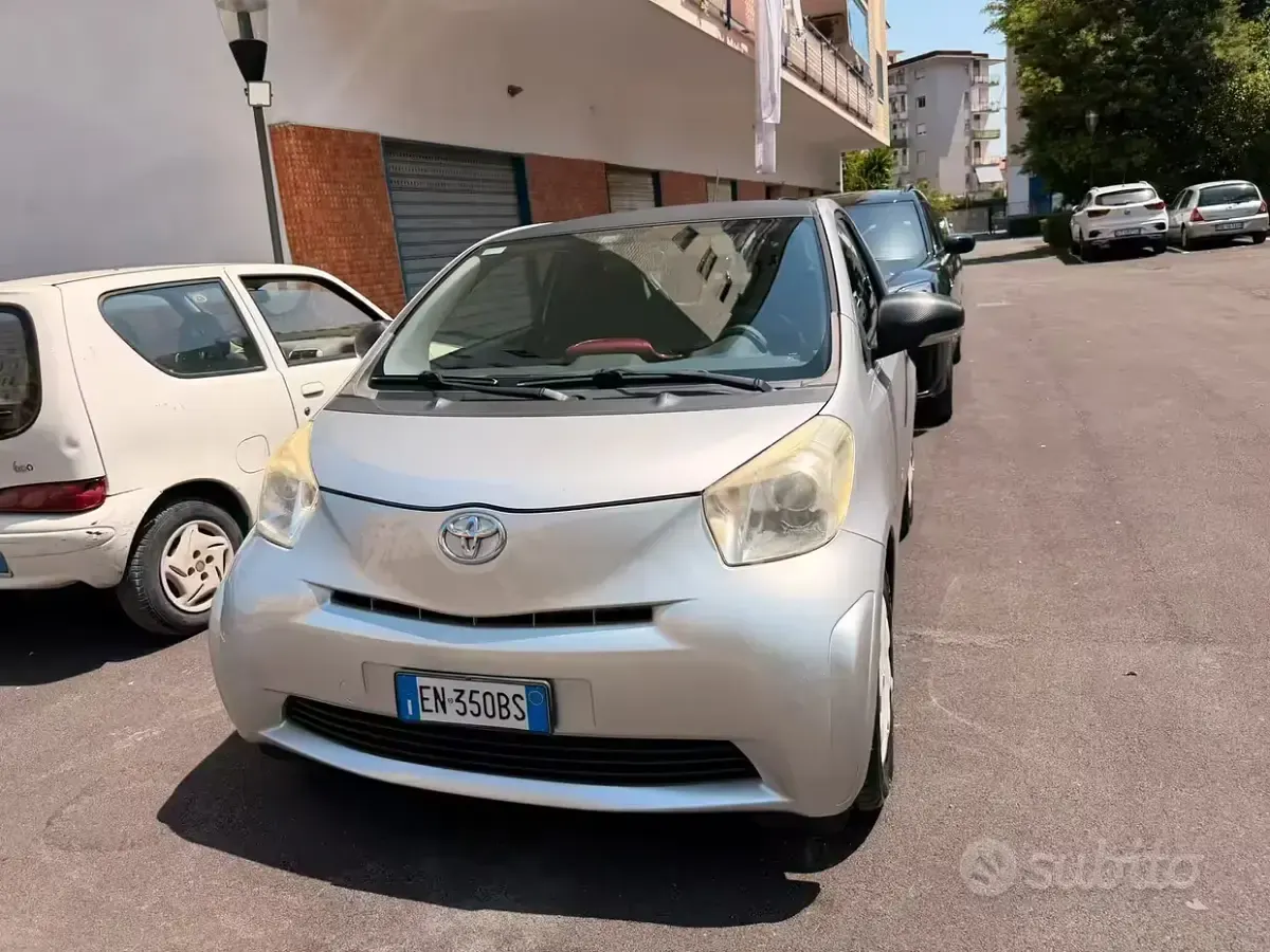Usata Toyota iQ 68 CV (50 kW) 2012 Grigio Utilitaria