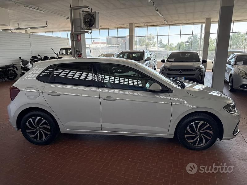 Usata VW Polo Life 95 CV (69 kW) 2023 Bianco Utilitaria