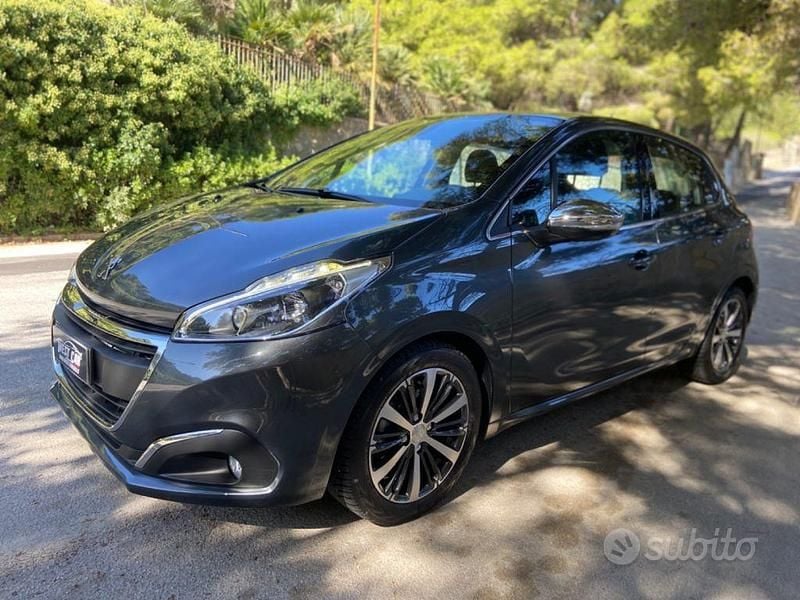 Usata Peugeot 208 Allure 75 CV (55 kW) 2017 Antracite metallizzato Utilitaria