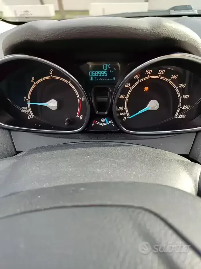 Usata Ford Fiesta 75 CV (55 kW) 2014 Blu Utilitaria