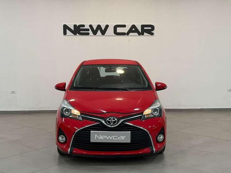 Usata Toyota Yaris Lounge 69 CV (50 kW) 2016 Rosso Utilitaria
