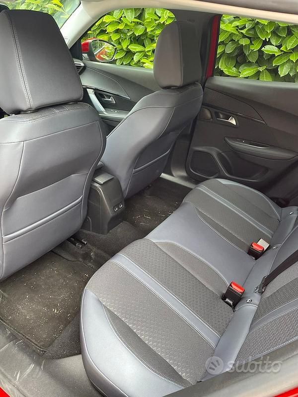 Gebraucht Peugeot 2008 131 PS (96 kW) 2020 Rot SUV