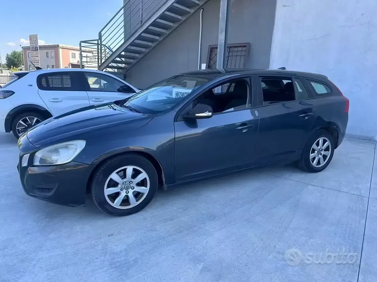 Usata Volvo V60 115 CV (84 kW) 2011 Grigio Station wagon