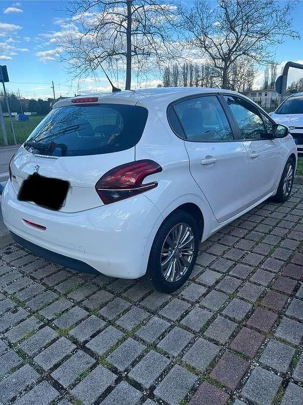 Usata Peugeot 208 Signature Sky 83 CV (61 kW) 2019 Utilitaria
