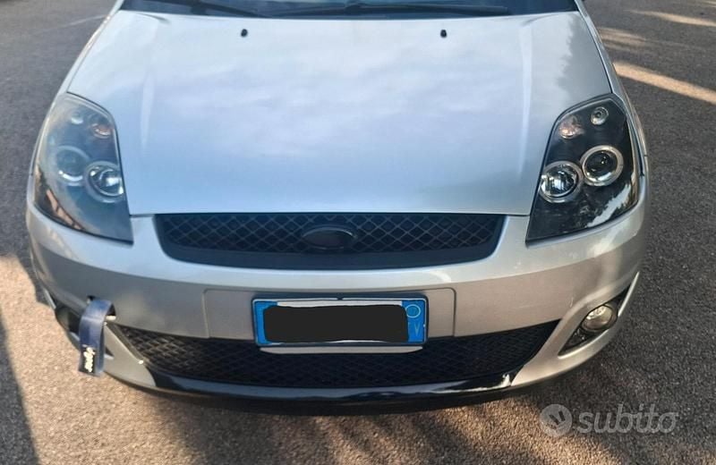Usata Ford Fiesta Titanium 68 CV (50 kW) 2007 Grigio Utilitaria