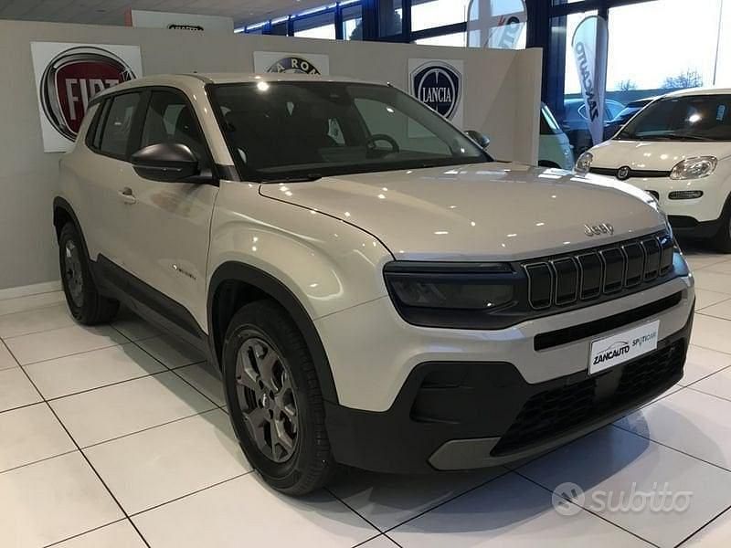 Nuova Jeep Avenger Longitude 101 CV (74 kW) 2025 Grigio SUV