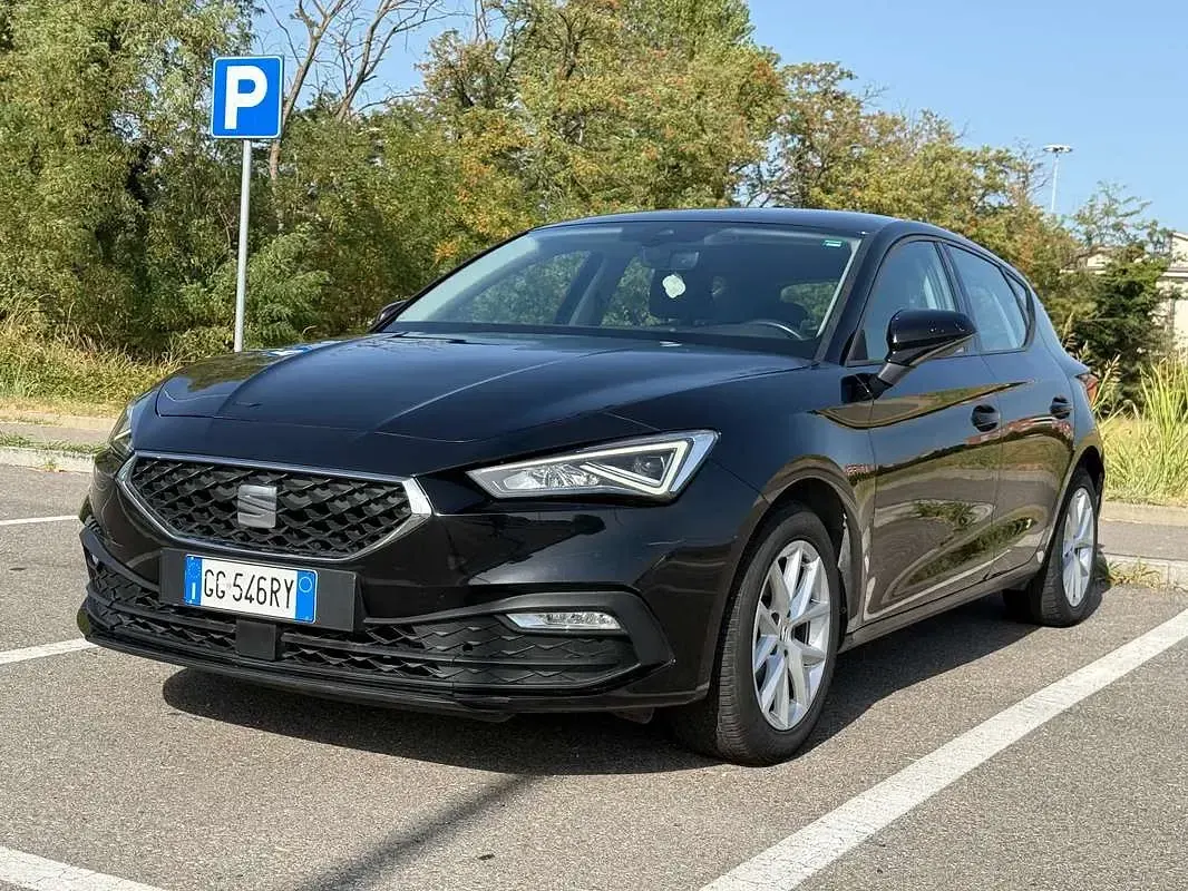 Usata Seat Leon Business 110 CV (80 kW) 2021 Nero Berlina