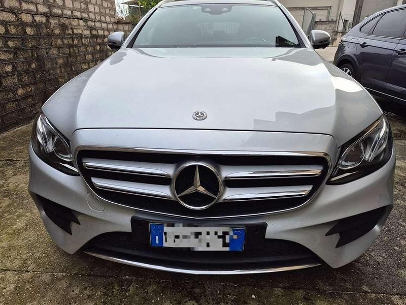 Usata 2018 Mercedes E200 Premium Station wagon | 22.500 € (Buon prezzo) - Immagine 1/4