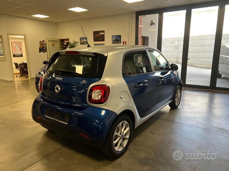 Usata Smart ForFour Passion 71 CV (52 kW) 2018 Blu/azzurro Utilitaria