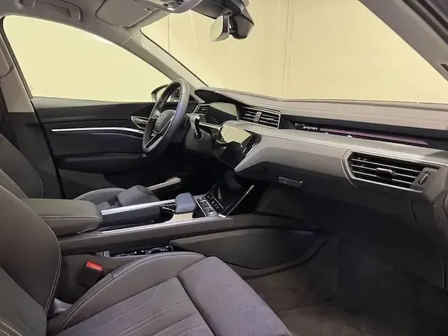Usata Audi Q8 e-tron S-Line 300 kW (408 CV) 2024 Grigio magnete SUV