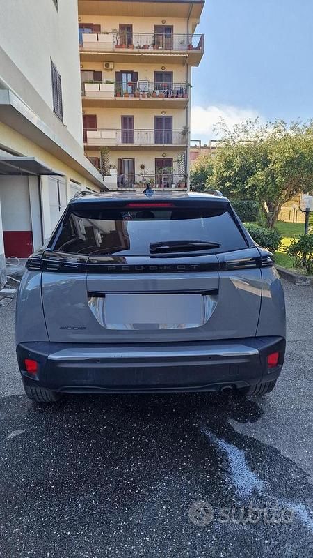 Usata Peugeot 2008 Allure 102 CV (75 kW) 2024 Grigio SUV
