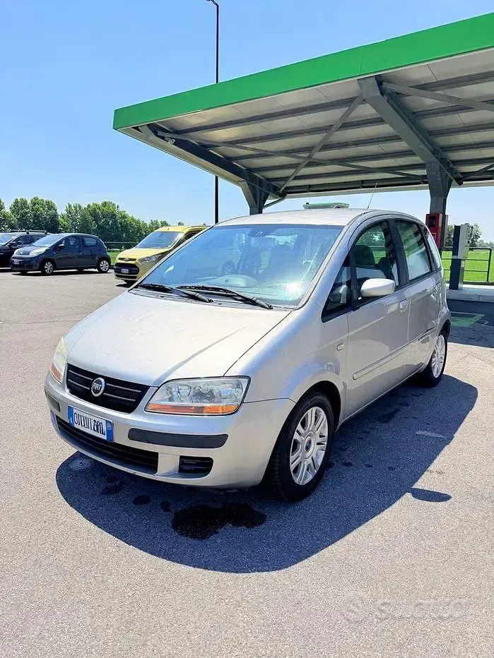 Usata Fiat Idea Dynamic 95 CV (69 kW) 2004 Grigio Monovolume