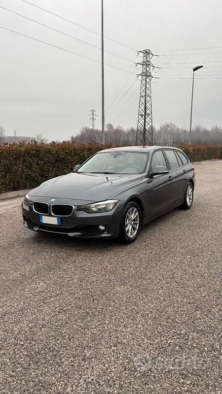 Grigio Usata 2014 BMW 318 Station wagon | 10.000 € (Buon prezzo) - Immagine 1/4