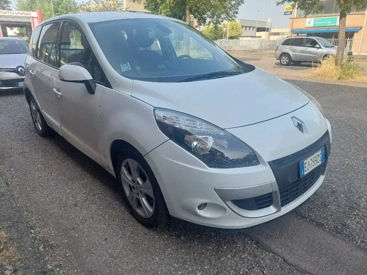 Usata Renault Scenic E-Tech Luxe 110 CV (80 kW) 2011 Bianco Monovolume