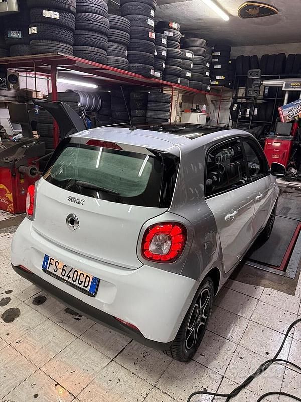 Begagnad Smart ForFour Passion 70 HK (51 kW) 2018 Vit Halvkombi