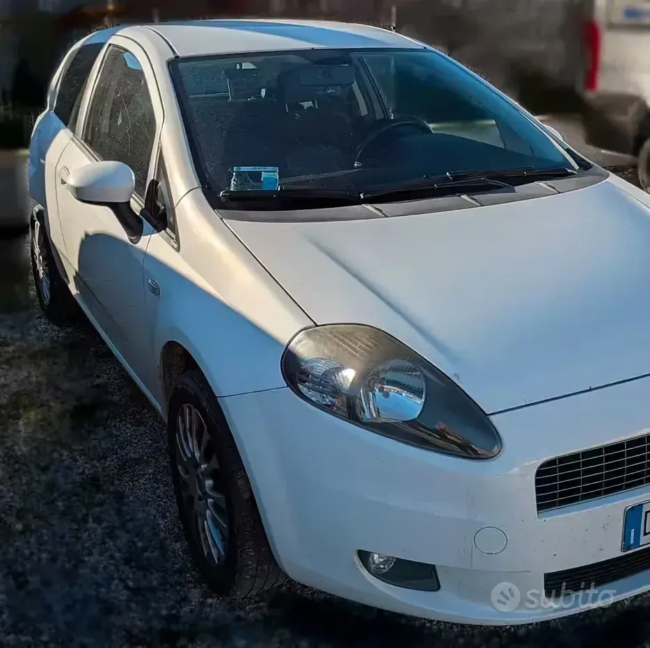 Usata Fiat Grande Punto 77 CV (56 kW) 2009 Bianco Utilitaria