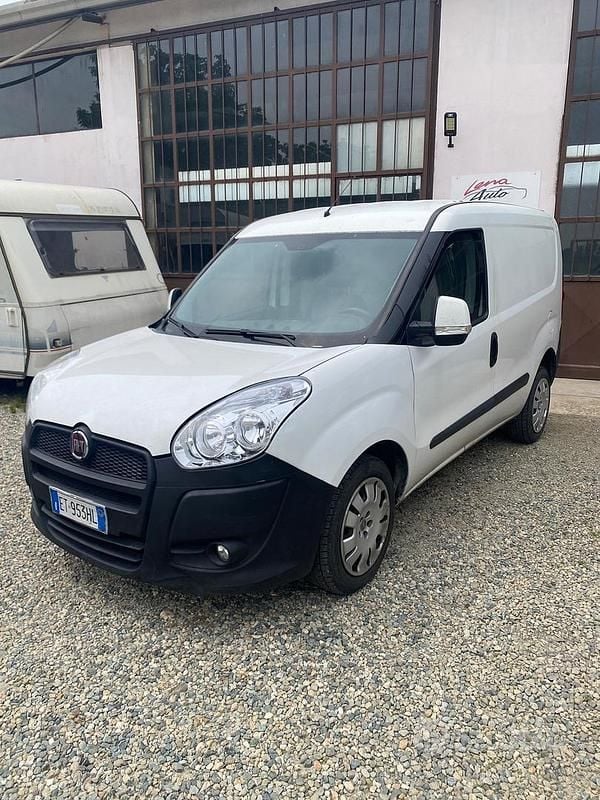 Bianco Usata 2013 Fiat Doblò Monovolume | 5250 € (Buon prezzo) - Immagine 1/4