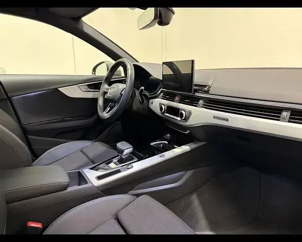 Usata Audi A4 S-Line 204 CV (150 kW) 2024 Grigio Station wagon