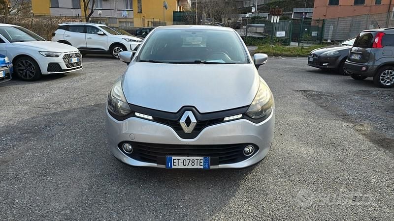 Grigio Usata 2014 Renault Clio IV Tre volumi | 5600 € (Ottimo prezzo) - Immagine 1/4