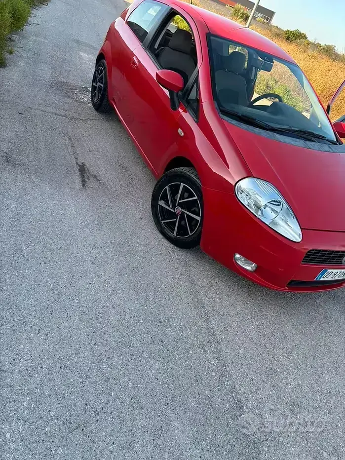 Usata Fiat Grande Punto 75 CV (55 kW) 2007 Rosso Utilitaria