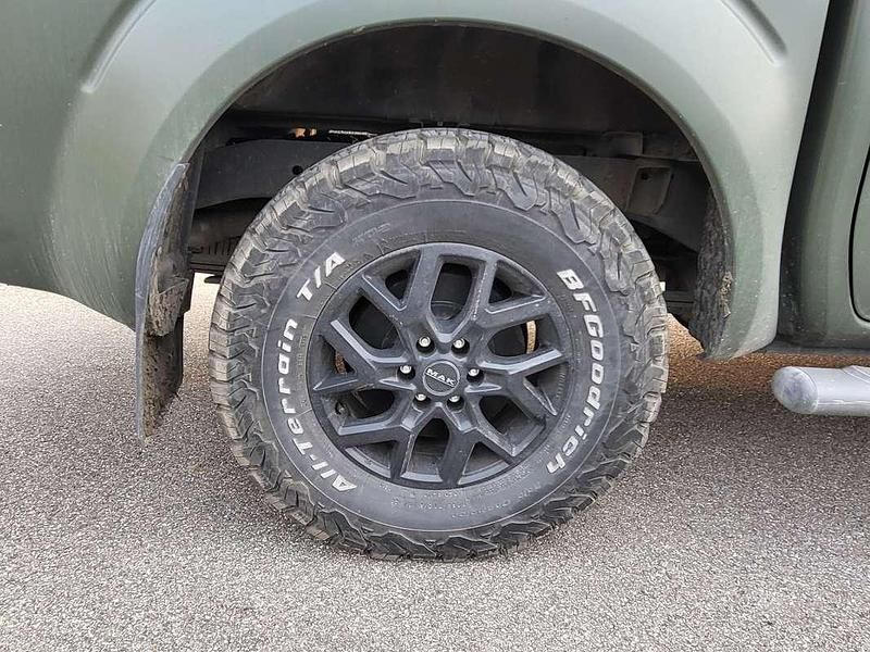 Usata Nissan Navara XE 190 CV (139 kW) 2010 Pick-up