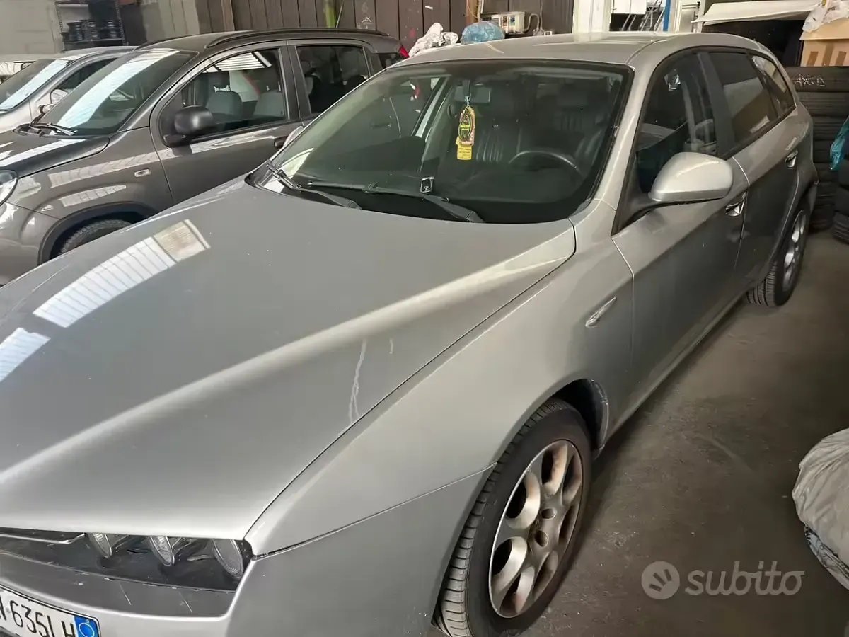 Usado Alfa Romeo 159 120 CV (88 kW) 2008 Gris Familiar