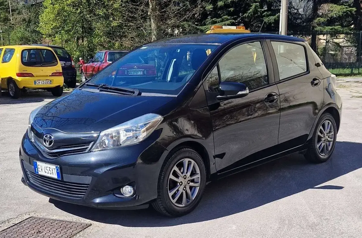Usata Toyota Yaris Lounge 69 CV (50 kW) 2014 Other Utilitaria