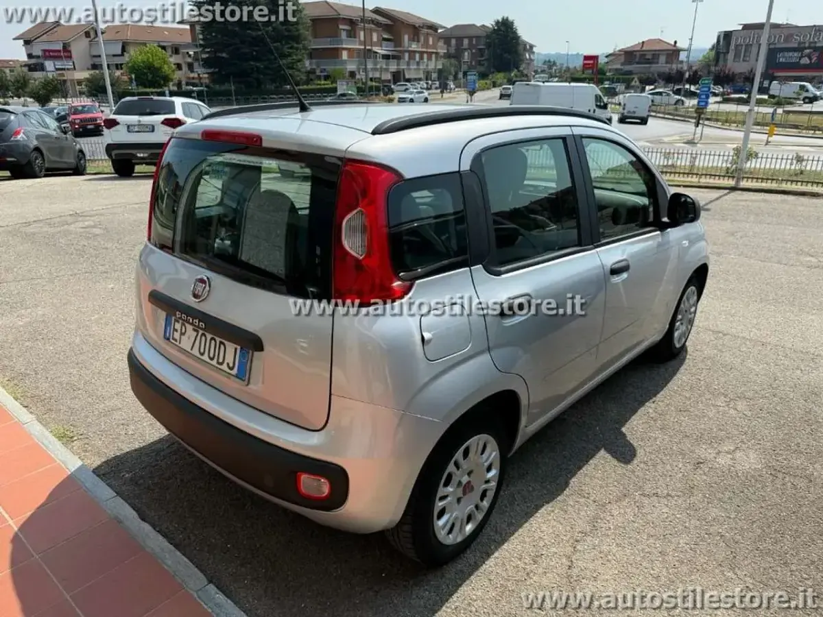 Usata Fiat Panda Easy 69 CV (50 kW) 2012 Argento metallizzato Utilitaria