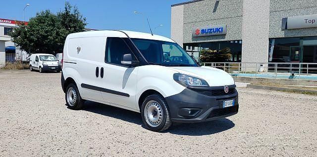 Bianco / pastello Usata 2021 Fiat Doblò S Monovolume | 13.000 € (Buon prezzo) - Immagine 1/4