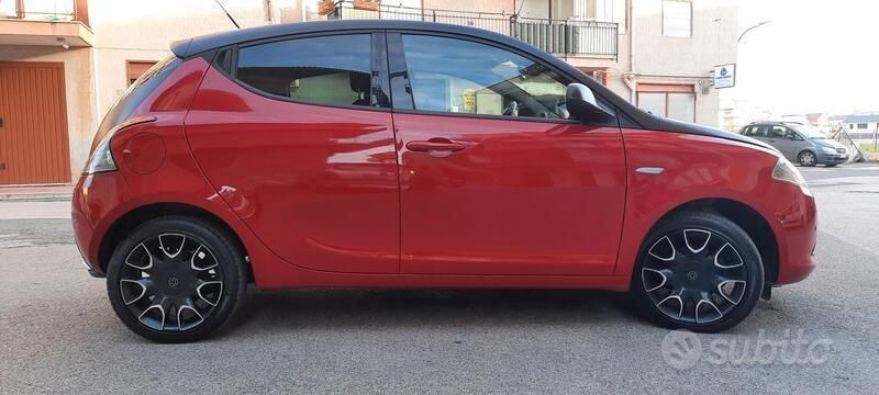 Usata Lancia Ypsilon S 85 CV (62 kW) 2014 Rosso Utilitaria