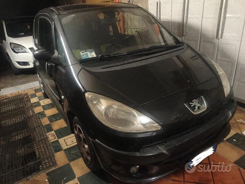 Nero Usata 2005 Peugeot 1007 Monovolume | 950 € (Buon prezzo) - Immagine 1/4
