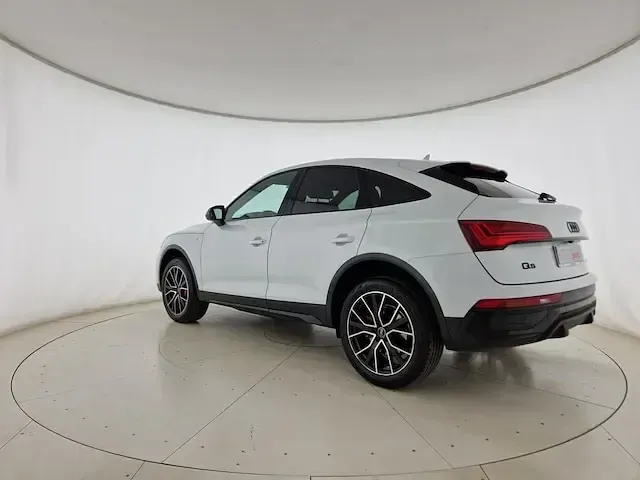 Usata Audi Q5 Sportback S-line plus 204 CV (150 kW) 2023 Bianco ghiacciaio metallizzato SUV